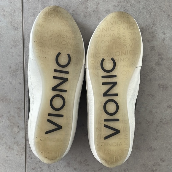 Vionic Black April Slip On Sneakers excellent condition leather arch support 7.5 - Picture 7 of 15